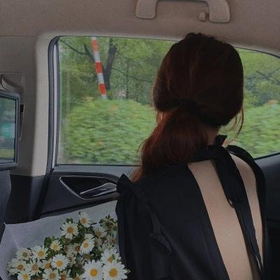实力派歌手又出大瓜：私下抽烟，评论区沦陷，短时间内